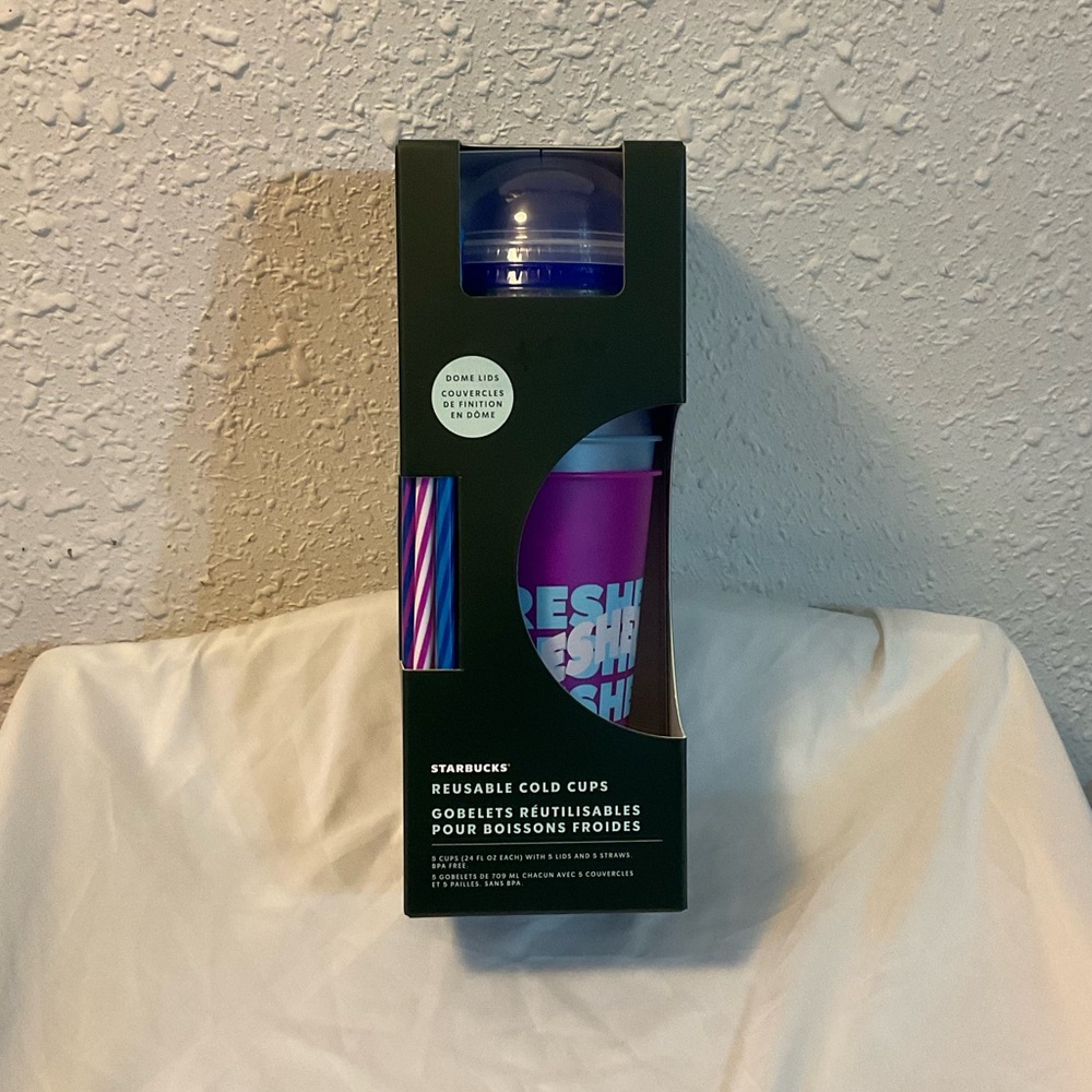Starbucks cold cups, 5 24 oz. cups with lids and straws